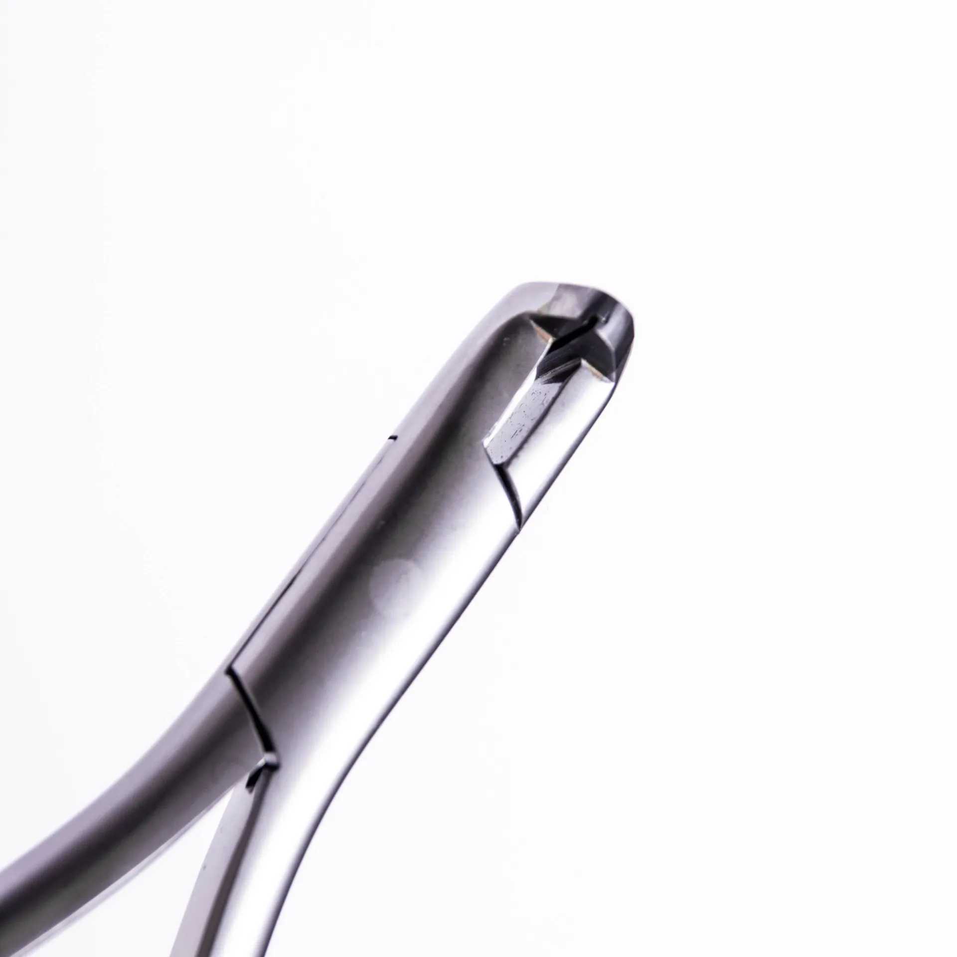 [5024] Distal End Cutter Safety Hold Standard